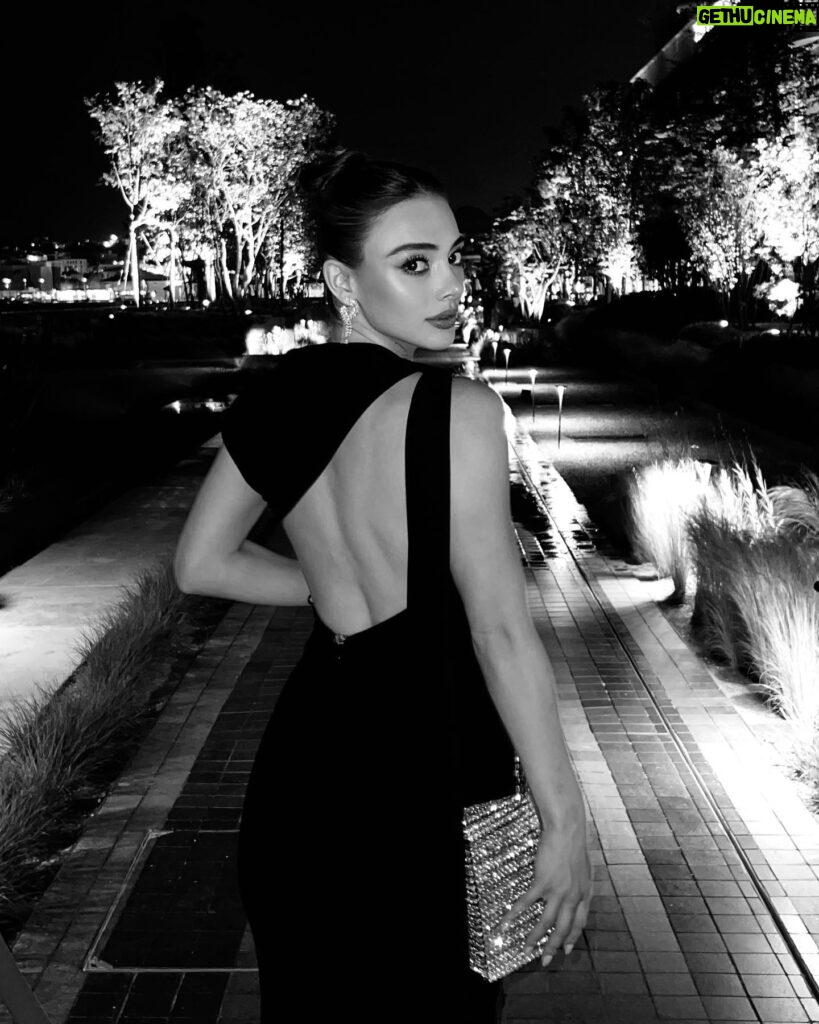 Rabia Soytürk Instagram - Spotlight, moonlight 🌙