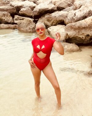 LeToya Luckett Instagram - ✨CRIMSON✨

Lil lady in red ❤️

Swimsuit & coverup by: @bfyne