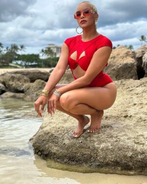 LeToya Luckett Instagram - ✨CRIMSON✨

Lil lady in red ❤️

Swimsuit & coverup by: @bfyne
