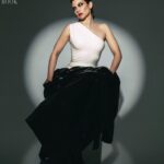 Lauren Cohan Instagram - Thank you L’Officiel: @lofficielau and @mikeruizone …

It was a true pleasure to channel this vibe. 

Photography: Mike Ruiz @mikeruizone
Editor-in-Chief: Dimitri Vorontsov @dimitrivorontsov
Stylist: Star Burleigh @starburleigh
Make-up: Tamah @tamah_krinsky
Hair: Ryan Taniguchi @ryannyc

@amcthewalkingdead #DeadCity