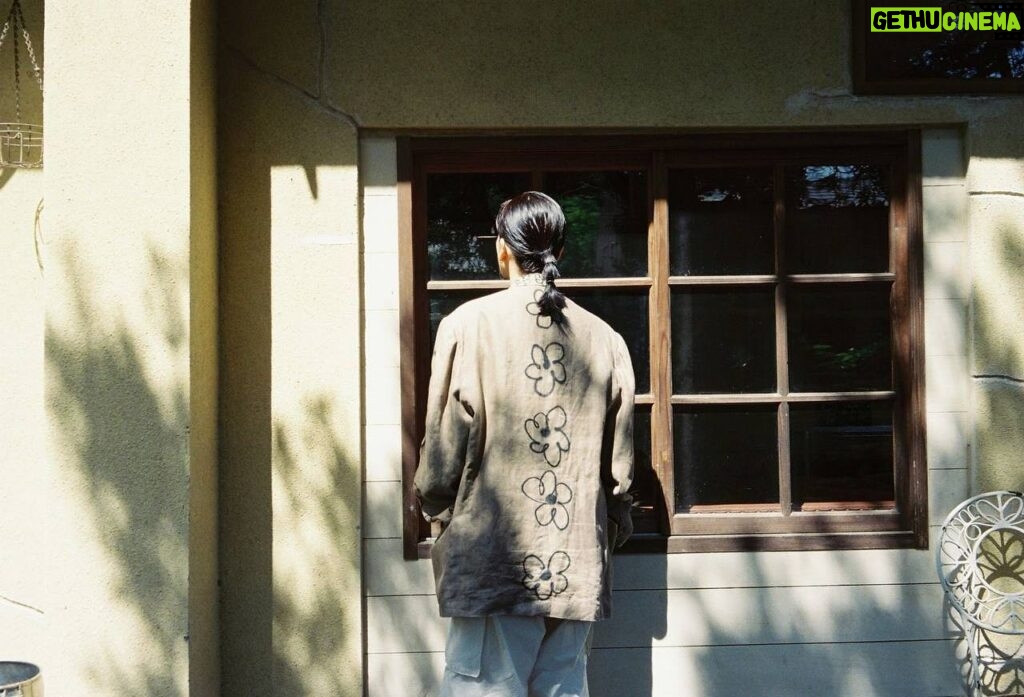 Asami Mizukawa Instagram - 梅雨入りジメジメな日々だけどいかがお過ごし？
身体の内側からも整えたい季節だね。
@ellegourmetjp の連載『水川発酵食道』見てくれたかい？🤲🏻✨
#フィルムで撮った現場写真
@mizukawa_asami_mg.film