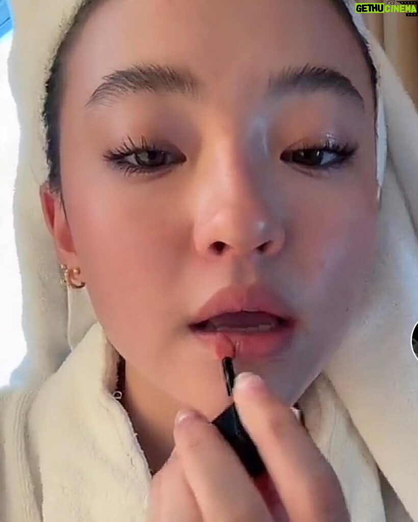 Ella McKenzie Instagram - 🍎 and ❤️ for lip gloss!