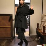 Riisa Naka Instagram - ついに明日‼️
6月22日「離婚しようよ」
公開です🔥💔🥹✨🫶🏻

やっとやっとみんなに見てもらえるから嬉しいよ🥰

相変わらず、今回もオフショットゼロ女優だったから
スタッフさん達にいただいた「繋がり写真」を載せておきます😂🤳💥

繋がり写真とは
別日にその日に撮ったシーンの続きを撮ることがあるから、髪型やメイク、衣装や持ち物などがちゃんと同じようになっているかをスタッフさん達が確認するためのまじで身内な写真です😂🫰🏻

繋がり写真って確認するためだけだから無の棒立ちでいいのに
私はいつも謎にピースしたり変な表情しちゃってなんかの記念写真みたいになるのいつまでたってもやめられない😇😂🤣😅🫰🏻

#離婚しようよ
#letsgetdivorced 
#netflix 
#netflixjapan 

@netflixjp