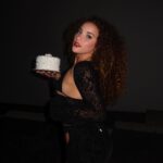 Sofie Dossi Instagram - guess who was born today🎂