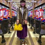 Riisa Naka Instagram - ついに明日‼️
6月22日「離婚しようよ」
公開です🔥💔🥹✨🫶🏻

やっとやっとみんなに見てもらえるから嬉しいよ🥰

相変わらず、今回もオフショットゼロ女優だったから
スタッフさん達にいただいた「繋がり写真」を載せておきます😂🤳💥

繋がり写真とは
別日にその日に撮ったシーンの続きを撮ることがあるから、髪型やメイク、衣装や持ち物などがちゃんと同じようになっているかをスタッフさん達が確認するためのまじで身内な写真です😂🫰🏻

繋がり写真って確認するためだけだから無の棒立ちでいいのに
私はいつも謎にピースしたり変な表情しちゃってなんかの記念写真みたいになるのいつまでたってもやめられない😇😂🤣😅🫰🏻

#離婚しようよ
#letsgetdivorced 
#netflix 
#netflixjapan 

@netflixjp