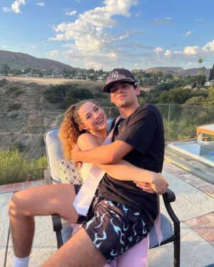 Sofie Dossi Instagram - Happy Bday to my best friend for life🤍🖤
