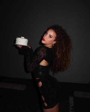 Sofie Dossi Instagram - guess who was born today🎂