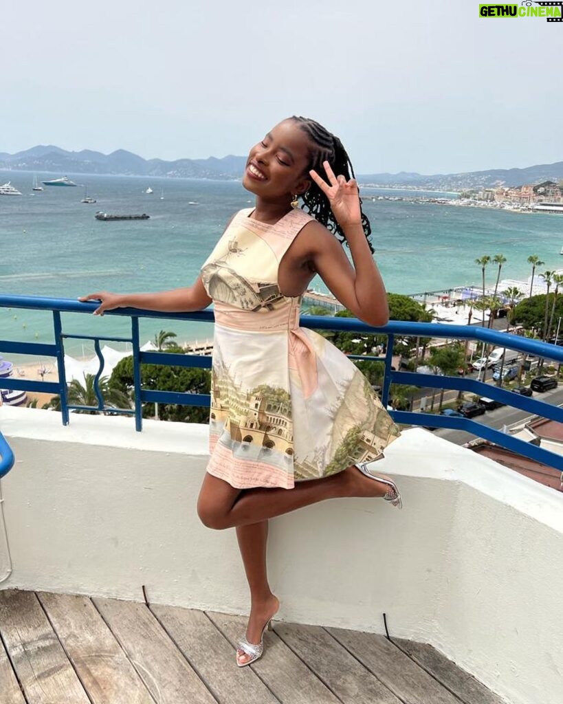 Amanda Gorman Instagram - Cannes, you were a dream 💛🇫🇷

• Makeup by @joannasimkin 
• Hair by @itsraela 
• Styling by @jasonbolden
• Earrings are @prada

@esteelaudercompanies
@cannes_lions
@amprgroup