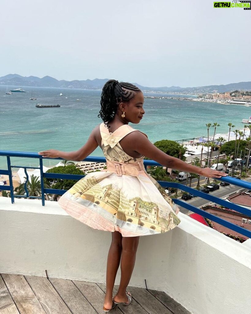 Amanda Gorman Instagram - Cannes, you were a dream 💛🇫🇷

• Makeup by @joannasimkin 
• Hair by @itsraela 
• Styling by @jasonbolden
• Earrings are @prada

@esteelaudercompanies
@cannes_lions
@amprgroup