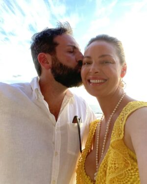 Katherine Heigl Instagram - Sunshine, kisses, and summertime wishes. ❤