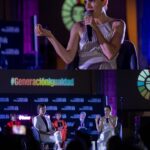 Karla Souza Instagram - Imaginen el impacto que lograríamos tomándonos de la mano el cine y las artes con @onumujeresmx. Feliz de formar parte de la generación igualdad.  #GeneraciónIgualdad #nocheXigualdad 

Fotos @onumujeresmx
Foto 3 - Dzilam Méndez 
Foto 1 y 4 - Gerardo Alcocer