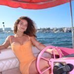 Sofie Dossi Instagram - cheers to a great bday weekend 🎉 
@eboatsrental #visionelectricboatsrental