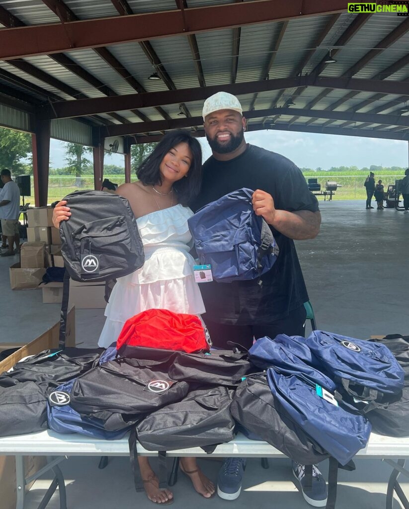 Chanel Iman Instagram - A Day of giving is always a great day🙏🏽 So proud to be apart of the @chauxdownfoundation @chauxdown Back to school give away , Football Camps and so much more 🙌🏾 The Link in my bio for you to be apart of it to ❤️ 📍Plaquemine , Louisana 🏈