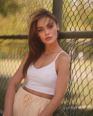 Rabia Soytürk Instagram - Hem spor hem şık ve en önemlisi bu kadar rahat hissetmek ✨
#GUESSActive ile günün temposunu yakaladım.
#LoveGUESS #işbirliği