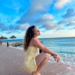 Sofie Dossi Instagram - having an ARU-blast 🚀😝🤪🥰💃💃