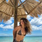 Sofie Dossi Instagram - I wanna stay here in paradise🥰