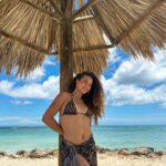 Sofie Dossi Instagram - I wanna stay here in paradise🥰