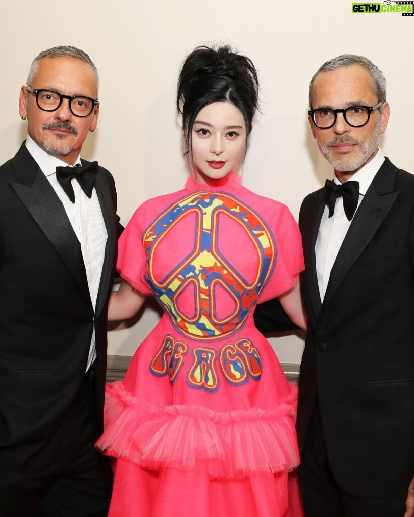 Fan Bingbing Instagram - Viktor & Rolf 2023 Fall/Winter Haute Couture show in Paris. 🩷

Makeup & Hair: @_christopherbu_ 
Photography: @yuanyizhang 
Coordinated by: @wishgui3 @jerseychong