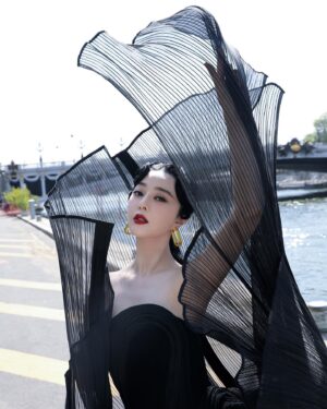 Fan Bingbing Thumbnail - 63.2K Likes - Most Liked Instagram Photos