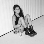Jessie Reyez Instagram - Listen
Life isn’t perfect
But when you find moments of pure presence
All of a sudden there’s a shift 
And shit feels like magic
Thnx for the magic man
I owe y’all
❤️
Calgary & Quebec 
By @pharrisdesigns   @maggzelizabeth