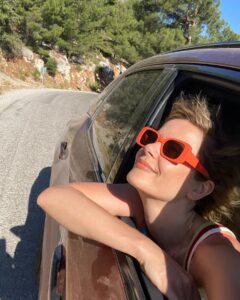 Burcu Biricik Instagram - Barbaramla yollardayız (manken olan 🤓) 🤘✨
