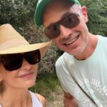 Sarah Michelle Gellar Instagram - The only hunting you will ever see me do. Truffle hunting. We had the most magical day at the family owned @marronaia . First we hunted truffles, then we ate truffles. We also drank the most beautiful wines (well @realfreddieprinze and I did) And the truffle olive oil …. is perfetto