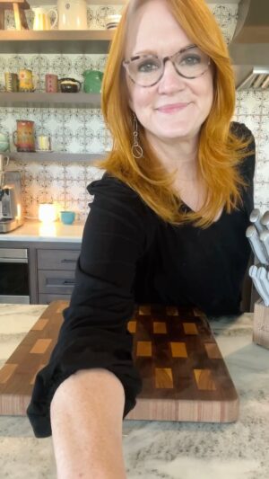 Ree Drummond Instagram - This is how I’ve cut up a pineapple since I was 18 months old. Well, or however old I was when I first cut up a pineapple. I’m sure there’s a more intuitive way to do it but this has worked fine for me for the past twelve decades or so. (Note: I sped up some parts of this to end your torture sooner.) How do you cut up your 🍍🍍🍍 anyways?????