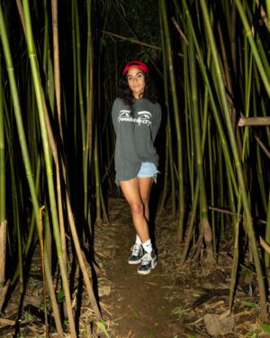 Jessie Reyez Instagram - ‘Still c u’ video out Tuesday 12pm EST hose 🦦🐓