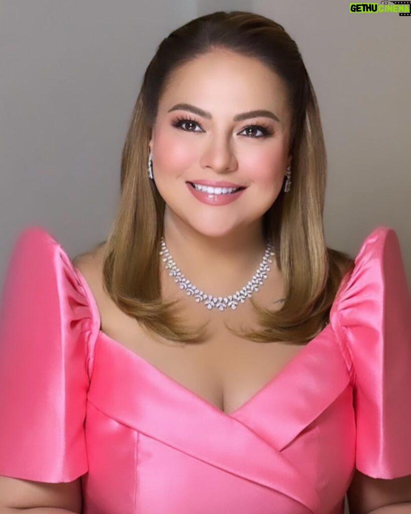 Karla Estrada Instagram - Mahalin natin Ang ating Bayan.🇵🇭 

#SONA2023