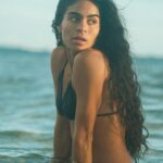 Jessie Reyez Instagram - ‘Still c u’ video out Tuesday 12pm EST hose 🦦🐓