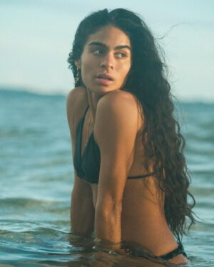 Jessie Reyez Instagram - ‘Still c u’ video out Tuesday 12pm EST hose 🦦🐓