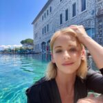 Sarah Michelle Gellar Instagram - When planning a trip to Italy- it really helps to have have a good friend that lives there. Thank you @gildakoralflora for introducing me to @termedisaturnia in southern Tuscany. I haven’t even made it to the amazing spa yet, because I haven’t managed to move from the Thermal Baths (that date back to the 15 century) #heaven