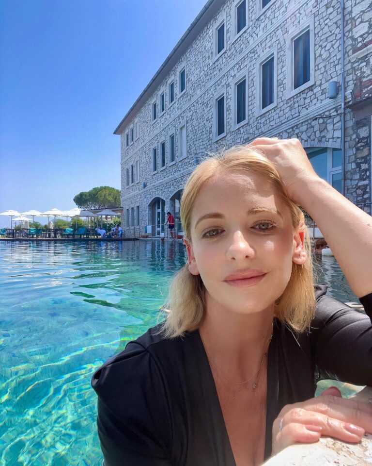 Sarah Michelle Gellar Instagram - When planning a trip to Italy- it really helps to have have a good friend that lives there. Thank you @gildakoralflora for introducing me to @termedisaturnia in southern Tuscany. I haven’t even made it to the amazing spa yet, because I haven’t managed to move from the Thermal Baths (that date back to the 15 century) #heaven
