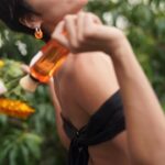 Esmeralda Pimentel Instagram - NO HAY NOCHE SIN ESTRELLAS
NI VERANO SIN VERBENA. 

@adolfodominguezofficial 
#AdolfoDominguezPerfumes
#VerbenaNuevaEdicionLimitada 
🧡💐🌻🍃☀️

(Aplausos a mi madre que ayer descubrió que tiene alto talento pa’ tomar foticos. He aquí las que no quedaron fuera de foco 😂🤭🫶🏼)

📸: @murguiaesmeralda