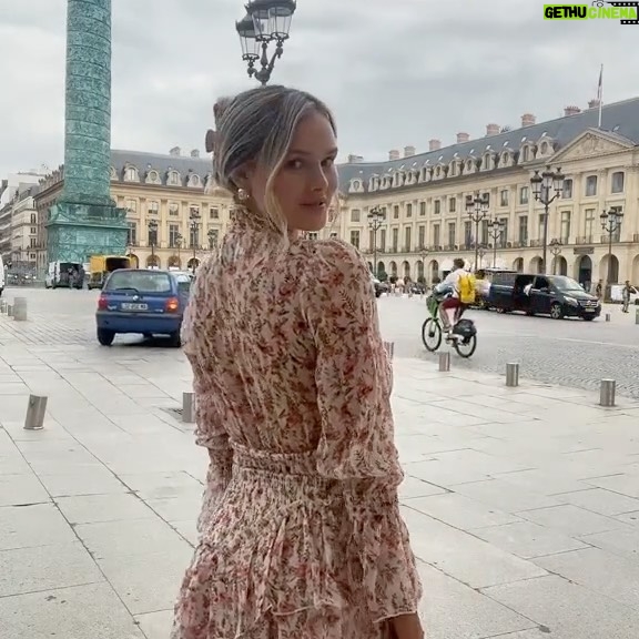 Kinsey Wolanski Instagram - Paris❤️❤️
#paris #travel #trend #trending #travel #fyp #explorepage #foryoupage #traveltheworld #travelgram #europe #europetravel