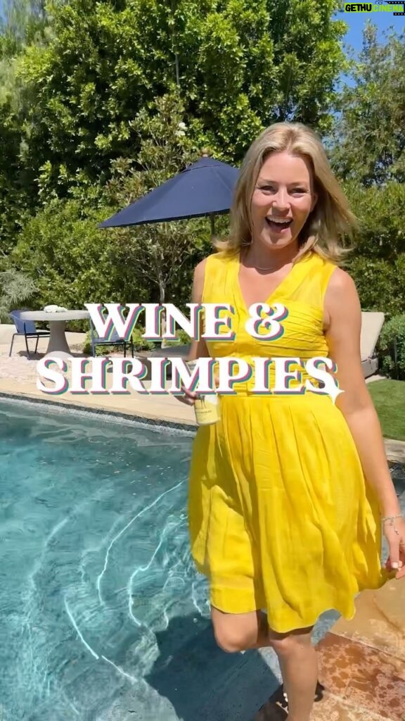 Elizabeth Banks Instagram - 🍤SHRIMPSTAKES ALERT🍤
Shrimp Girl Summer is here and so is the swag! We’re giving away the #wineandshrimpies starter pack of your dreams…free wine awaits. Here’s how to enter:

Simply follow @archerroosewines and tag two friends with the 🍤 emoji! 
.
.
.
One lucky winner will be chosen at random on 8/4 and notified via DM. Must be 21  to enter.
