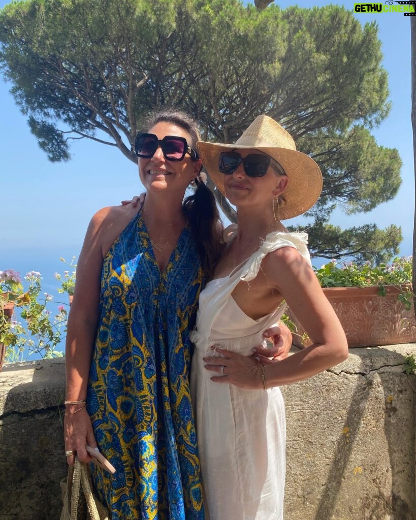 Sarah Michelle Gellar Instagram - A day in #Ravello and #Amalfi. (With the greatest tour guide Roberta from @tourguidenaples ) Also how did I just learn about a #lemonspritz