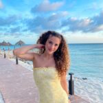 Sofie Dossi Instagram - having an ARU-blast 🚀😝🤪🥰💃💃