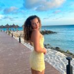 Sofie Dossi Instagram - having an ARU-blast 🚀😝🤪🥰💃💃