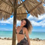 Sofie Dossi Instagram - I wanna stay here in paradise🥰