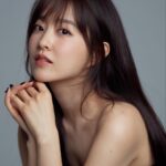 Park Bo-young Instagram - 🖤

📸 @ahnjooyoung_ 
👗 @with.hyunkyoung 
💄 @b_joeun 
💇‍♀️ @hearts_ahnhongmoon_