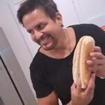 Scarlet Ortiz Instagram - Noche de perros calientes 🌭🤪 @albertoescritorgomez @yulburkle @hevisjevita obvio al estilo venezolano 🥳🙌🏻 que más le echan al perro? #hotdog #perroscalientes