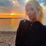Katherine McNamara Instagram - Ran away to be a river rat… 🤍🚤🦋