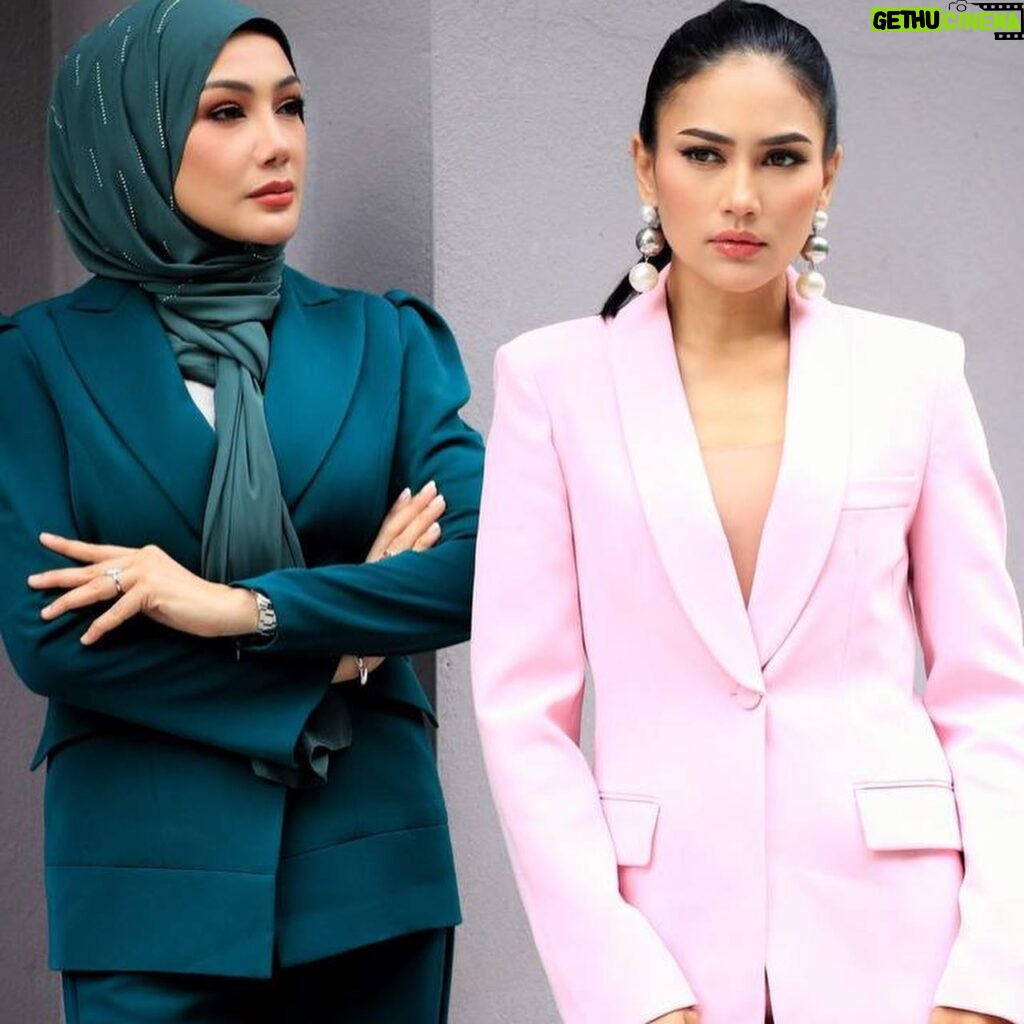 Erra Fazira Instagram - Pertama kali berjumpa dgn adinda @fashasandha  dlm satu sessi photoshoot.. terdetik dalam hati.. Cantiknyaaaaa adik ni.. bole jadi pelakun ni!😍 
.
Tup tup masa berlalu.. .
Skrg FASHA SANDHA merupakan pelakun yg dsegani , dhormati dan dicontohi dalam industri seni tanahair 😍 Awak telah membuktikan.. Keberadaan awak dlm industri bukan sekadar bersandar pada rupa paras tetapi… harus punya bakat, harus kerja keras,  harus ada disiplin, harus punya sifat menyenangkan, harus sentiasa humble  utk kekal relevant hingga berdekad lama!! .
Syabas adikku! .
Moga kejayaan dan kebahagiaan terus menjadi milikmu adik cantik 😘🥰.
#dramarampascintaku2
Nantikan gandingan kami.. 😘