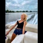 Katherine McNamara Instagram - Ran away to be a river rat… 🤍🚤🦋