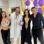 Scarlet Ortiz Instagram - La noche de anoche 👉🏻 “Arabian Night”Celebrando la vida de un muy querido amigo @juanandres1969 🥳🎂🙌🏻🍾 Refelizzzzz Cumpleaños!!!! La pasamos súper🙌🏻 gracias @yanina1717 @samiya.boutique y a la hermosa bailarina @andreagamal16 👏🏻👏🏻👏🏻👏🏻 Yul Hansel la pasó muy mal como ven 🤣 @yulburkle  #cumpleaños #arabiannight #nochearabe