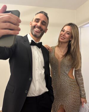 Jésica Cirio Instagram - Mi semana en 10 fotos 🫶🏻

1. Haciéndome la sexy en el espejo🪞
2. Listas para salir a pasear 🚗
3. Mi look para el evento de @janoseventos👗
4. Merienda con amigos ☕️
5. Selfie después de entrenar 💪🏻
6. Visitando @macn.oficial con Chloe 🦕
7. Conociendo a Solei 👶🏻
8. Gran compañero de conducción @polloalvarez 🎤
9. Muero de amor 🥰
10. Hay equipo @polloalvarez @gastialmada @federicoalmadaokk 🙌🏻