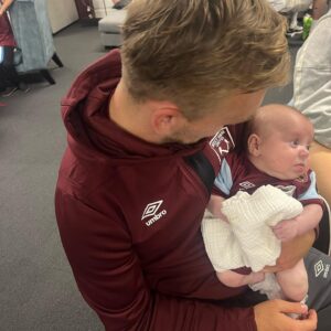 Dani Dyer Instagram - First home game❤️
