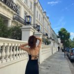 Anna Cathcart Instagram - just a girl, standing in front of an apartment, asking it to be hers