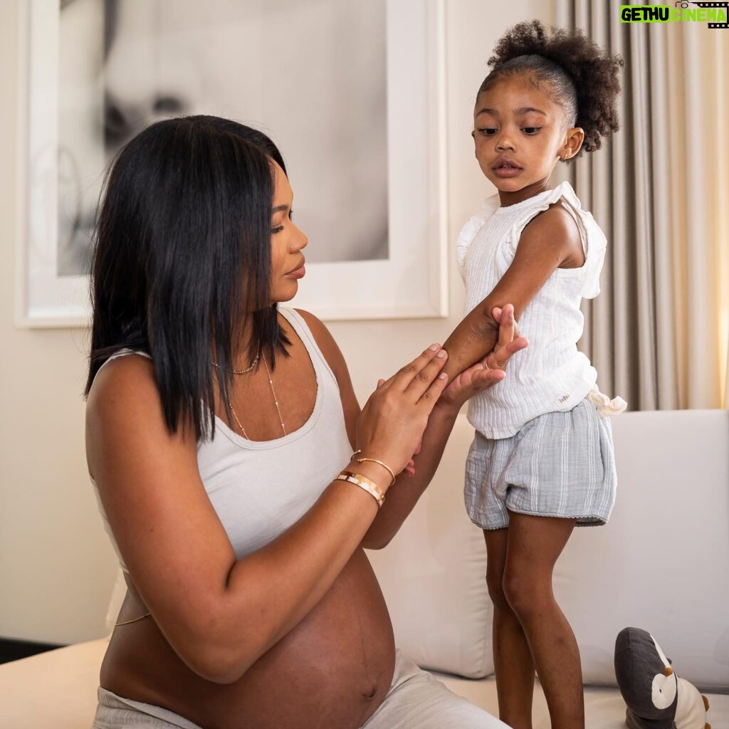 Chanel Iman Instagram - Eczema care has been a huge part of my daughter Cassie’s daily routine, so much so that “itchy” was one of her first words. I’m proud to be an ambassador for @AveenoBaby and tell you more about her eczema journey. #AveenoBabyPartner
 
Little things have a big effect on her sensitive skin. For example, the ocean can irritate it, and when it comes to her clothes and bedding – I wash everything separately, with no fragrances whatsoever, so she can dress and sleep comfortably. Despite eczema being the 2nd most common skin condition affecting the Black community, there’s still work to be done to address the issues of representation and underdiagnosis on skin of color.
 
Join me in sharing your child’s eczema journey with Aveeno® Baby and receive a free Eczema Therapy Nighttime Balm and educational booklet. To enter:
• Use the hashtags #EczemaEquality and #FreeProduct in your post’s caption.
• Tag @AveenoBaby on Instagram or @AveenoBabyUS on TikTok.
• Any child featured in bath/water must include adult supervision.
• No nudity from waist down.
• Must not contain trademarks/logos or anything owned by other parties.
US  18, must be child’s parent/legal guardian, see terms at https://www.aveeno.com/eczemaequalityterms, while supplies last.